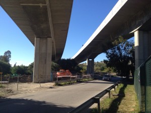 Gran parte del terreno que Benahavis cede a Marbella están bajo la autopista o en la zona de servidumbre de esta.
